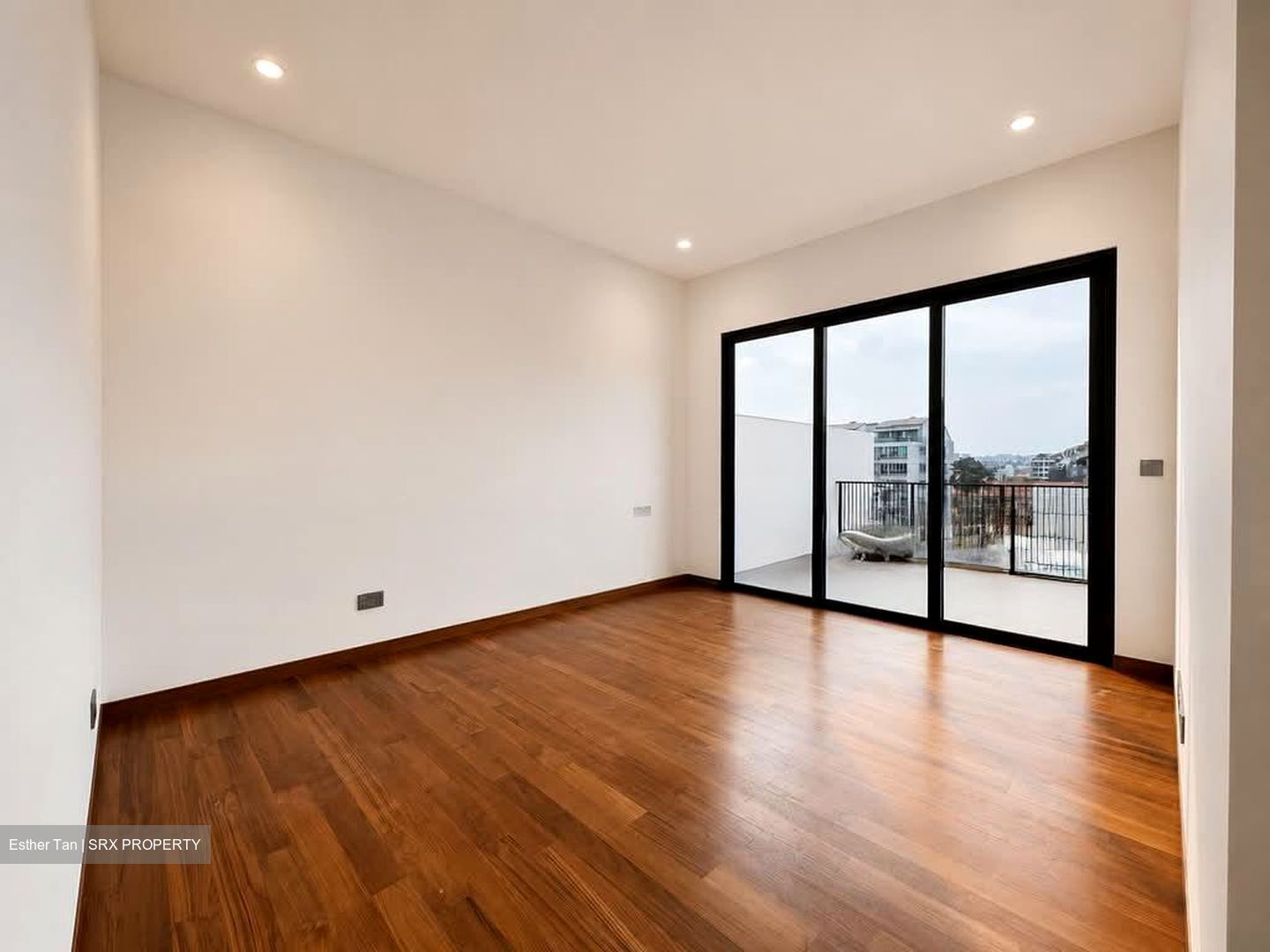 Sims Avenue East (D14), Semi-Detached #590954241